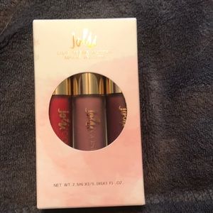 Jolii Luxe créme matte lipsticks